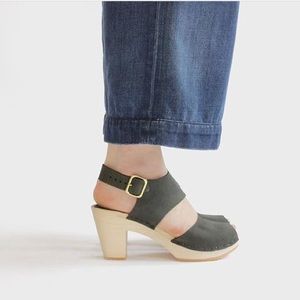 bryr clogs Miranda peep toe in “battleship” gray